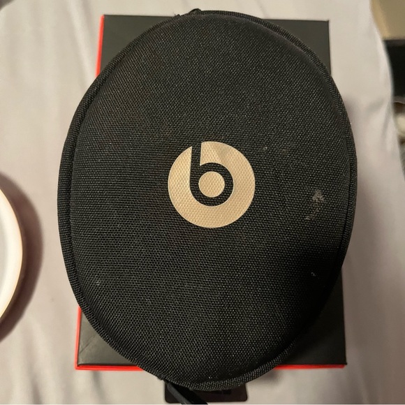 Beats Solo 3 Wireless Special Edition Gold Headphones - Picture 10 of 14